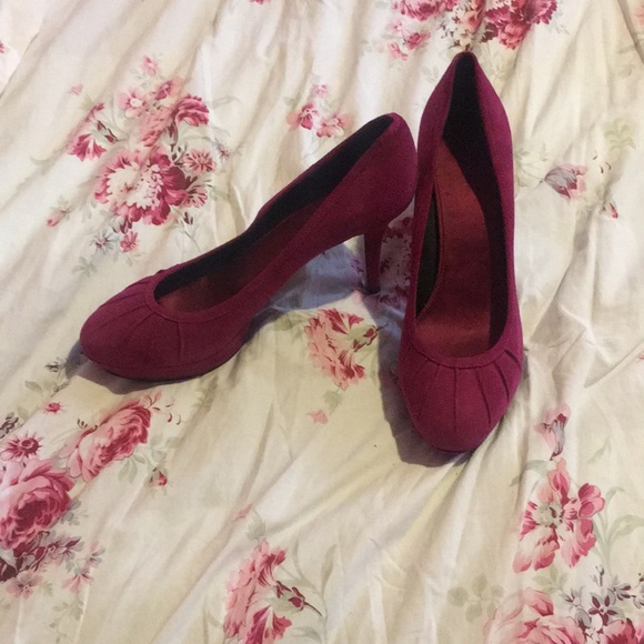 Pink suede heels - Picture 3 of 4